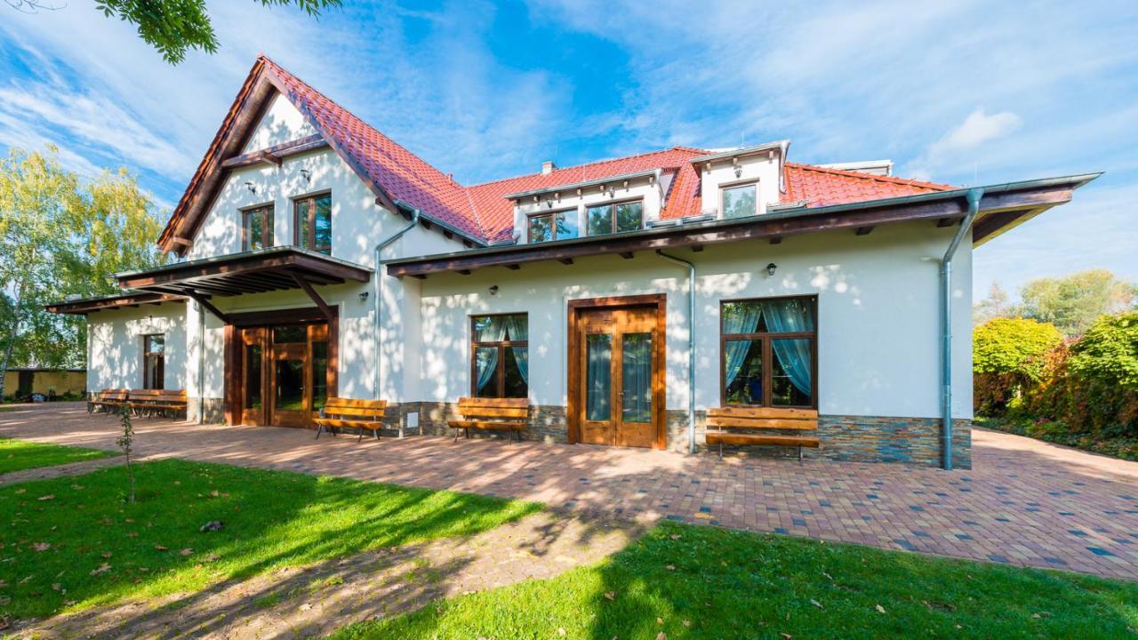 Dworek Staropolski Познань Экстерьер фото
